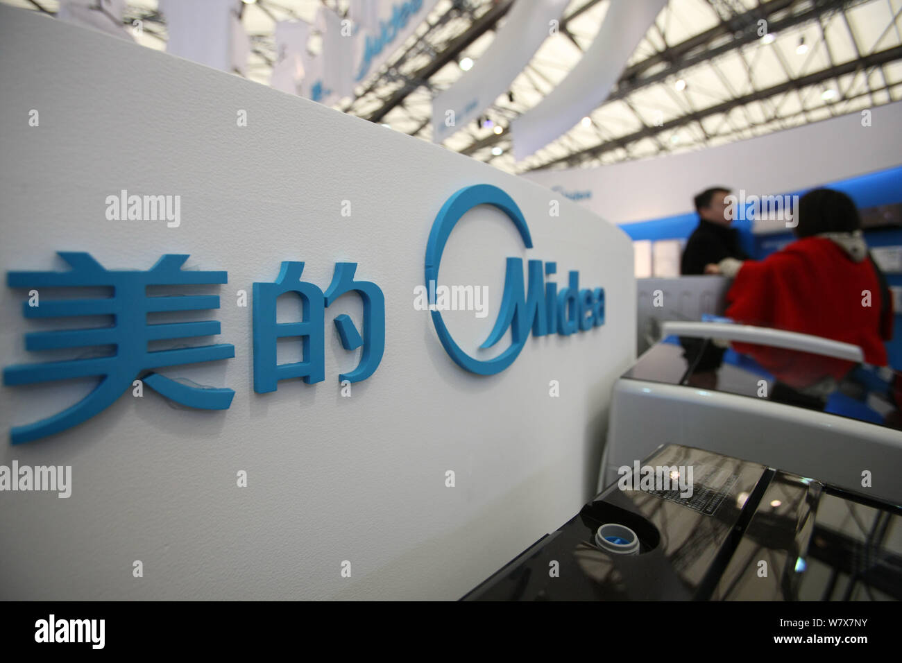 Midea logo hi-res stock photography and images - Alamy