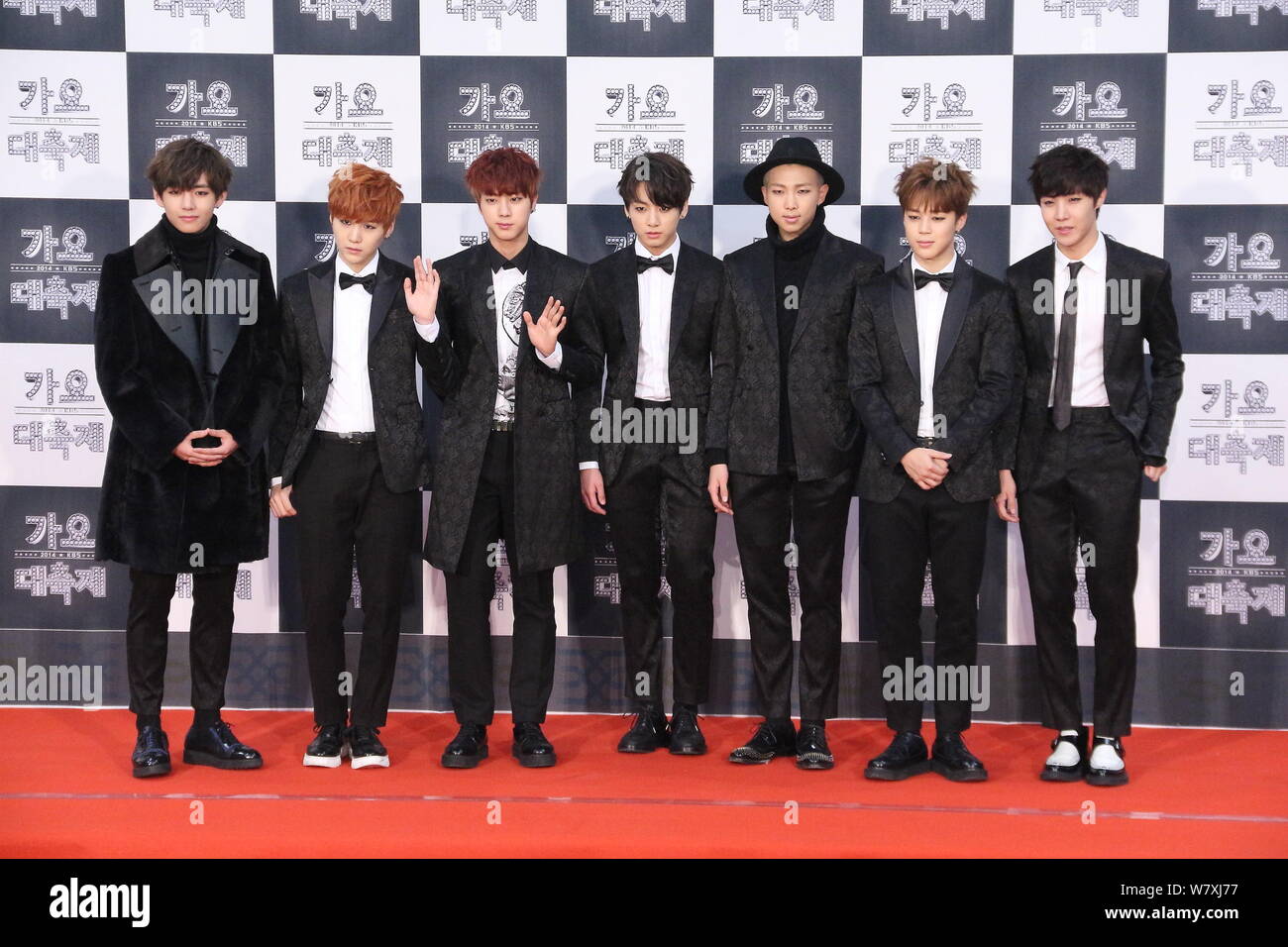 Bts k pop star hi-res stock photography and images - Alamy