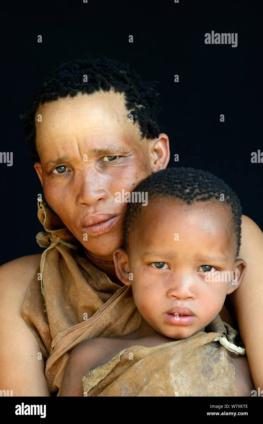 Portrait of Naro San woman with son, Kalahari, Ghanzi region, Botswana, Africa. October 2014. Stock Photo