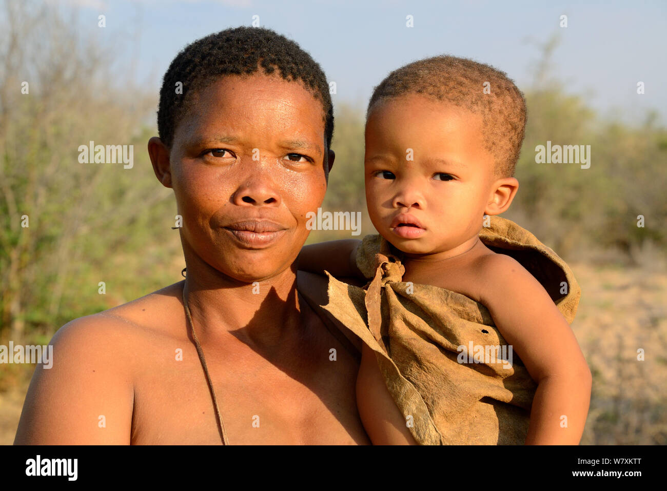 Portrait of Naro San woman with her baby, Kalahari, Ghanzi region, Botswana, Africa. October 2014. Stock Photo