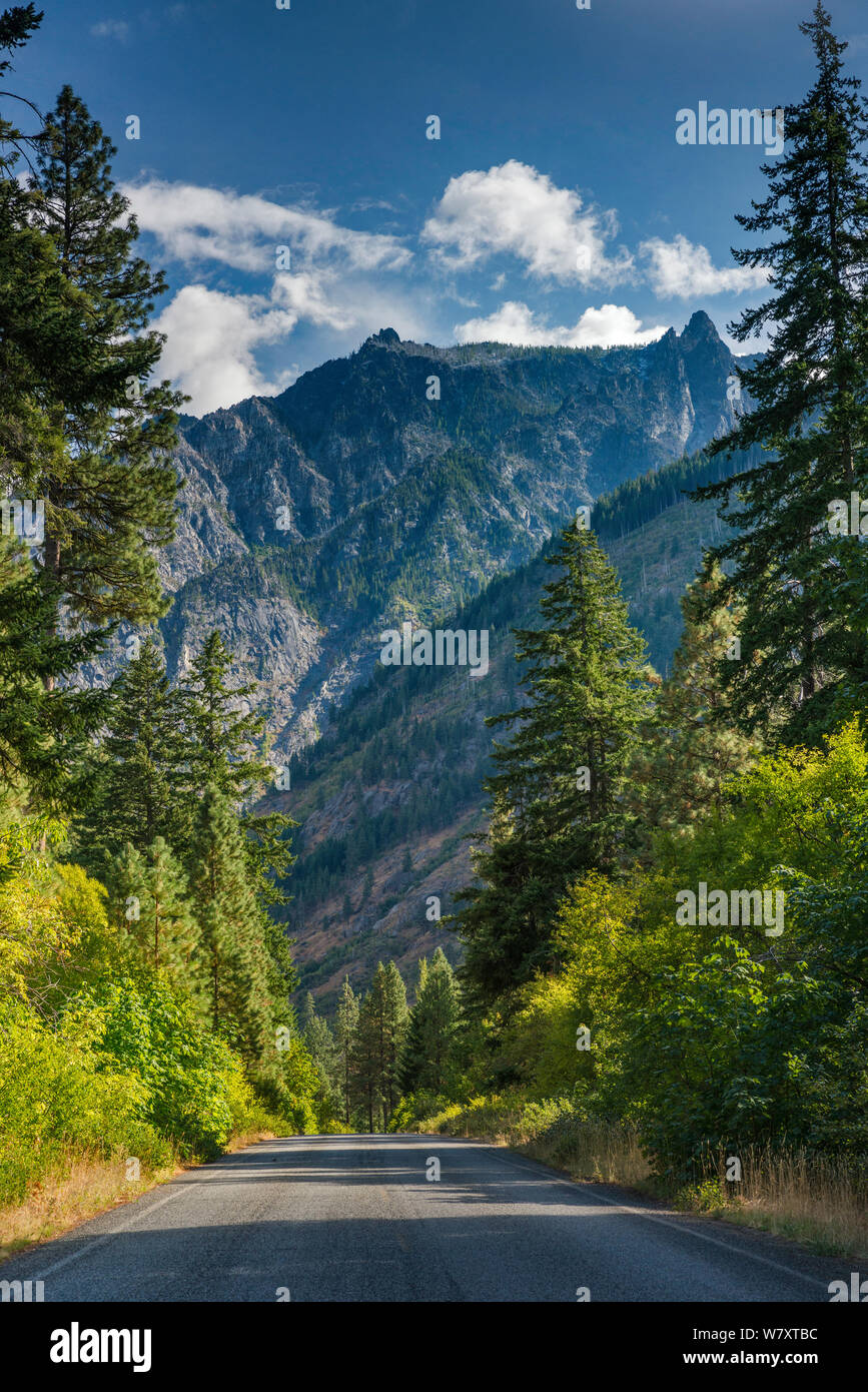 Enchantment Peaks at Stuart Range, view from Icicle Road, North Cascades, Okanogan-Wenatchee National Forest, near Leavenworth, Washington state, USA Stock Photo