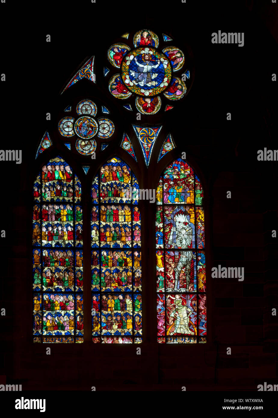 Straßburger Münster, Cathédrale Notre-Dame de Strasbourg, Südliches Seitenschiff, 1. Fenster von Westen, Jüngstes Gericht Stock Photo