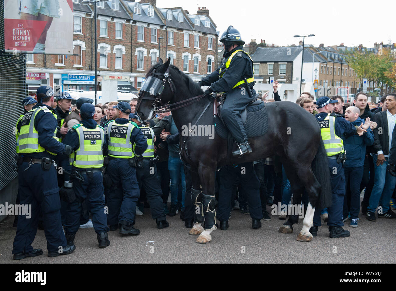 Highbury, London, UK. 8th November, 2015. Skirmishes with police and