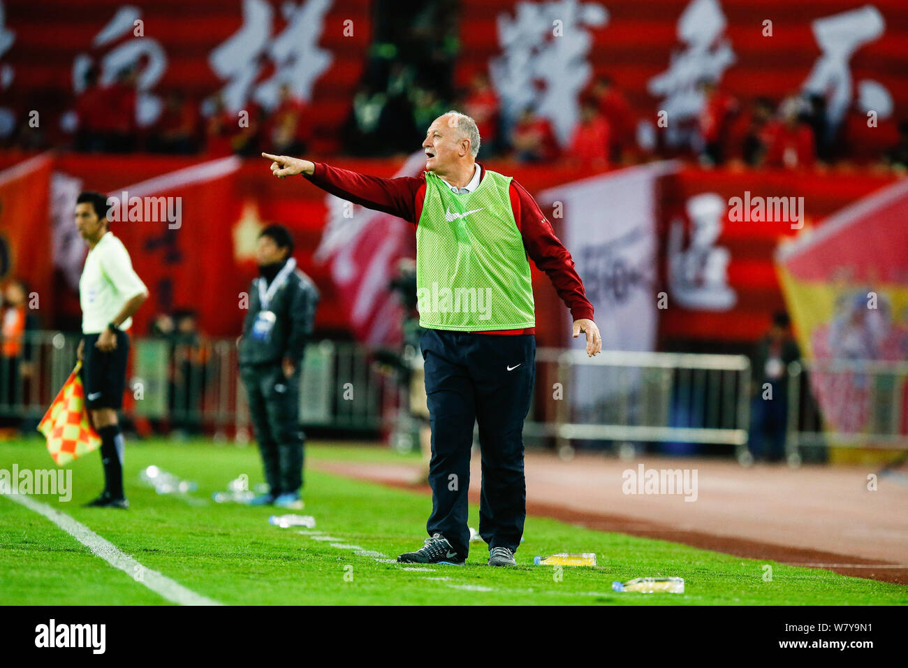 Head coach Luiz Felipe Scolari of China's Guangzhou Evergrande F.C., front, gives instructions to his players to compete against Japan's Kawasaki Fron Stock Photo