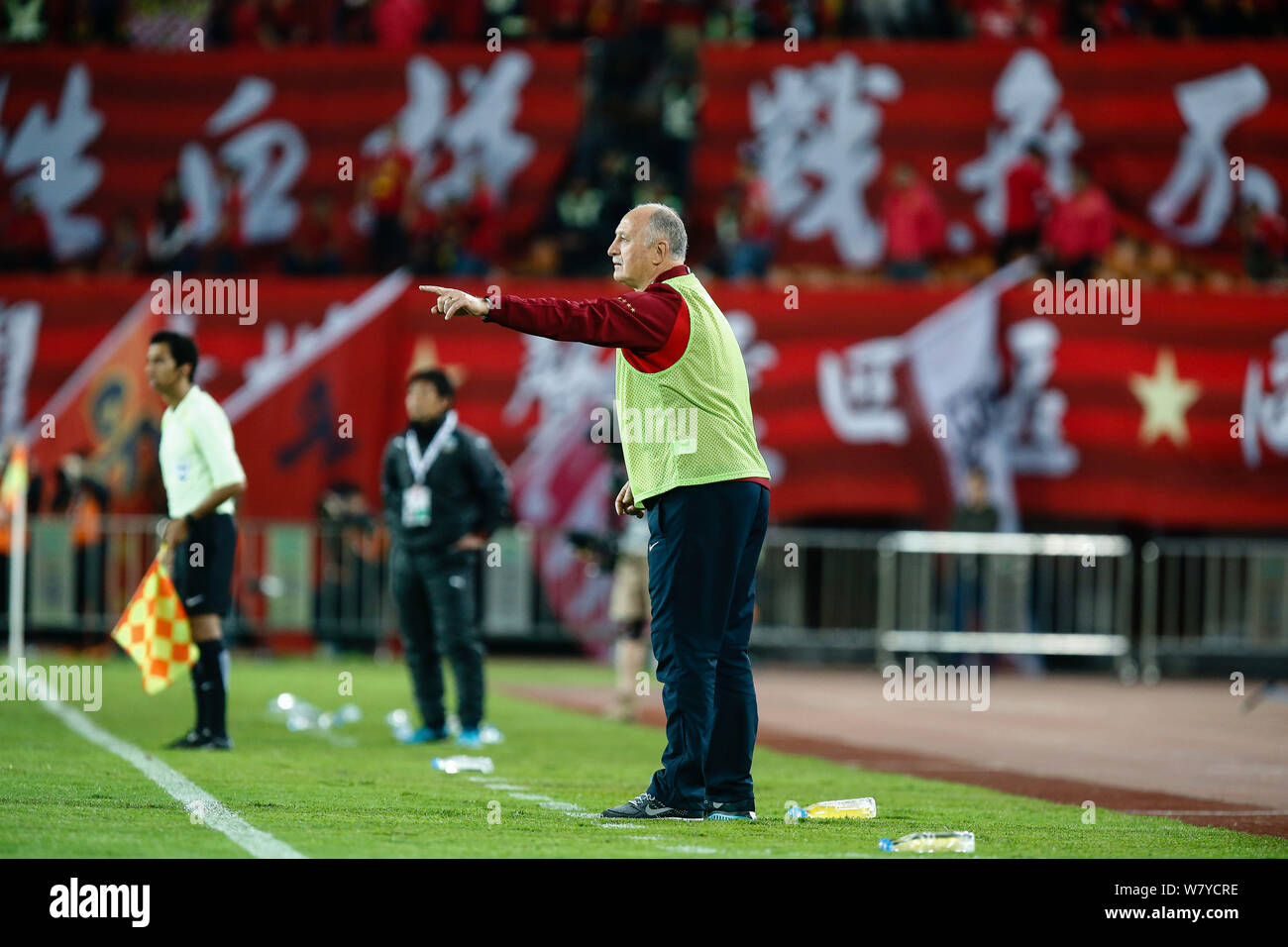 Head coach Luiz Felipe Scolari of China's Guangzhou Evergrande F.C., front, gives instructions to his players to compete against Japan's Kawasaki Fron Stock Photo
