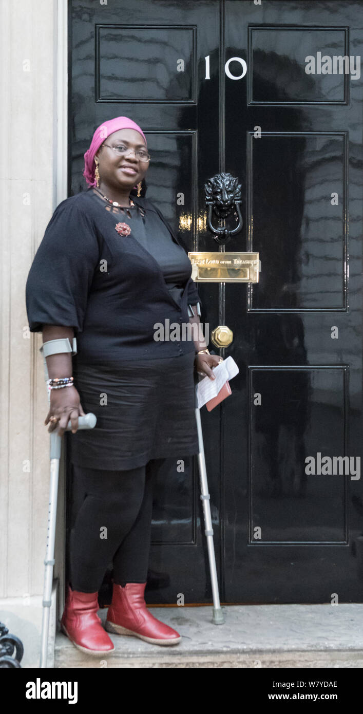 Downing Street, London, UK. 18th November, 2015.  Chair of the Care and Support Alliance (CSA) Vicky McDermott, together with two disabled customers o Stock Photo