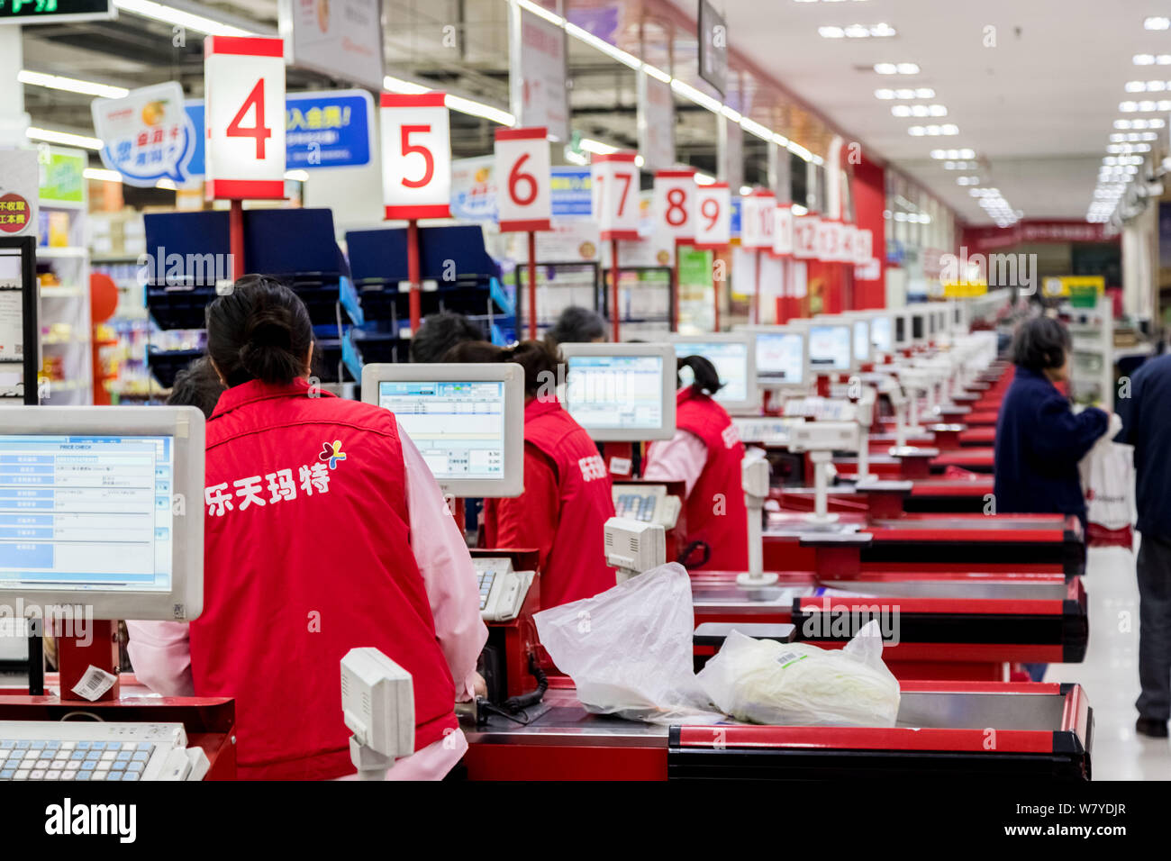 Chinese Clerks Work At The Cashier S Desk At A Lotte Mart Of Lotte Group In Shanghai China 21 March 17 Following Its Decision To Ignore Warning Stock Photo Alamy