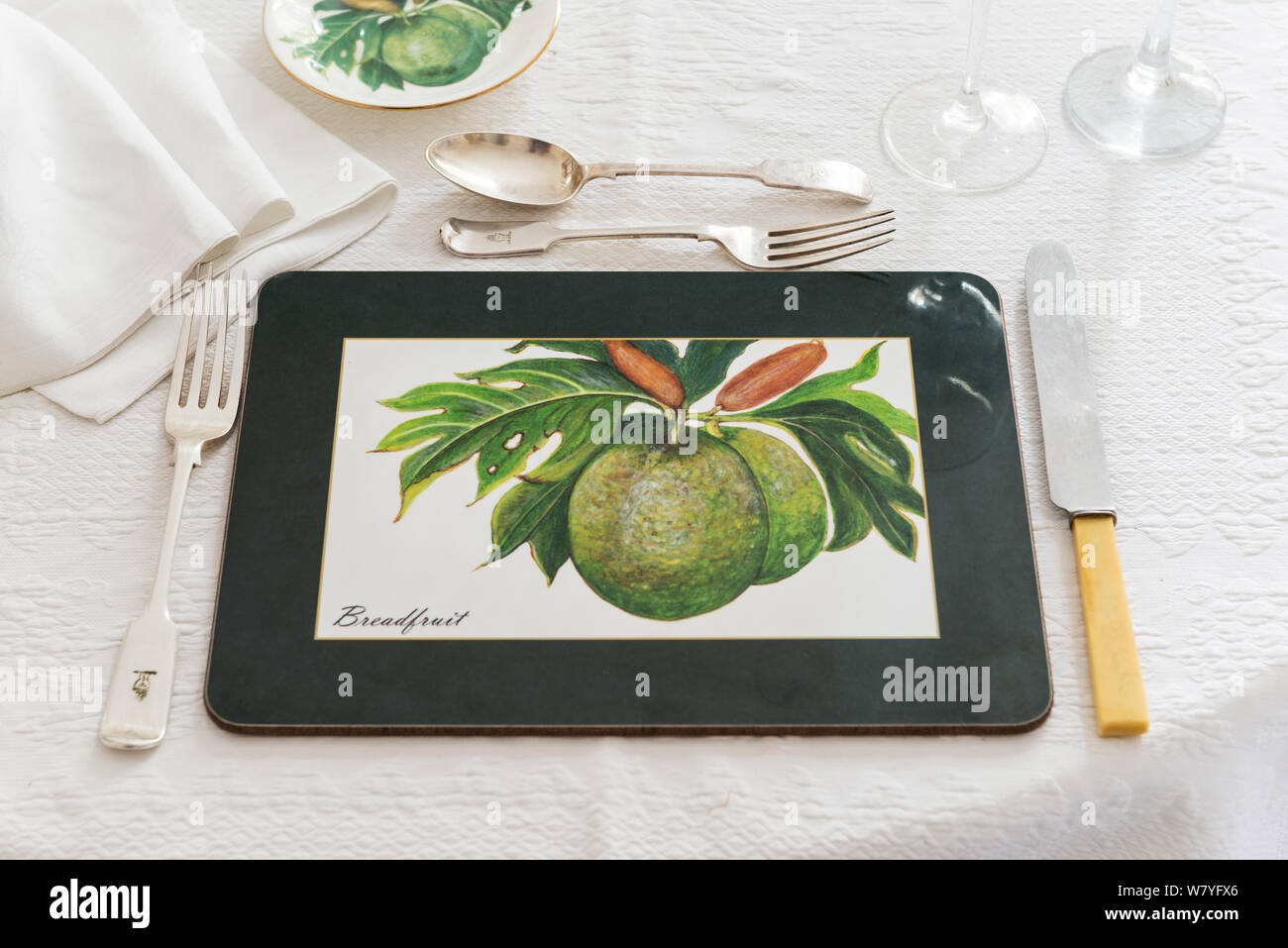 Table setting with place mat from Jenny Mein's breadfruit collection Stock Photo