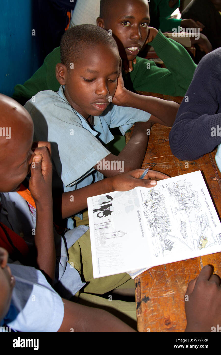 Save the Elephants mobile eduction unit teaching children about living