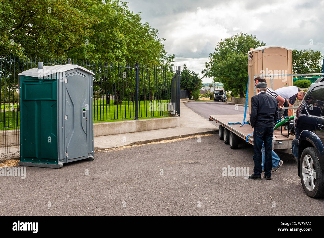 Bandon, West Cork, Ireland. 7th Aug, 2019. Beef Plan protesters outside ABP Foods in Bandon this afternoon took delivery of a mobile/portable toilet. The protesters say this shows their committment to the cause and it sends a strong message to the factories that they're here for the long haul. Credit: AG News/Alamy Live News. Stock Photo
