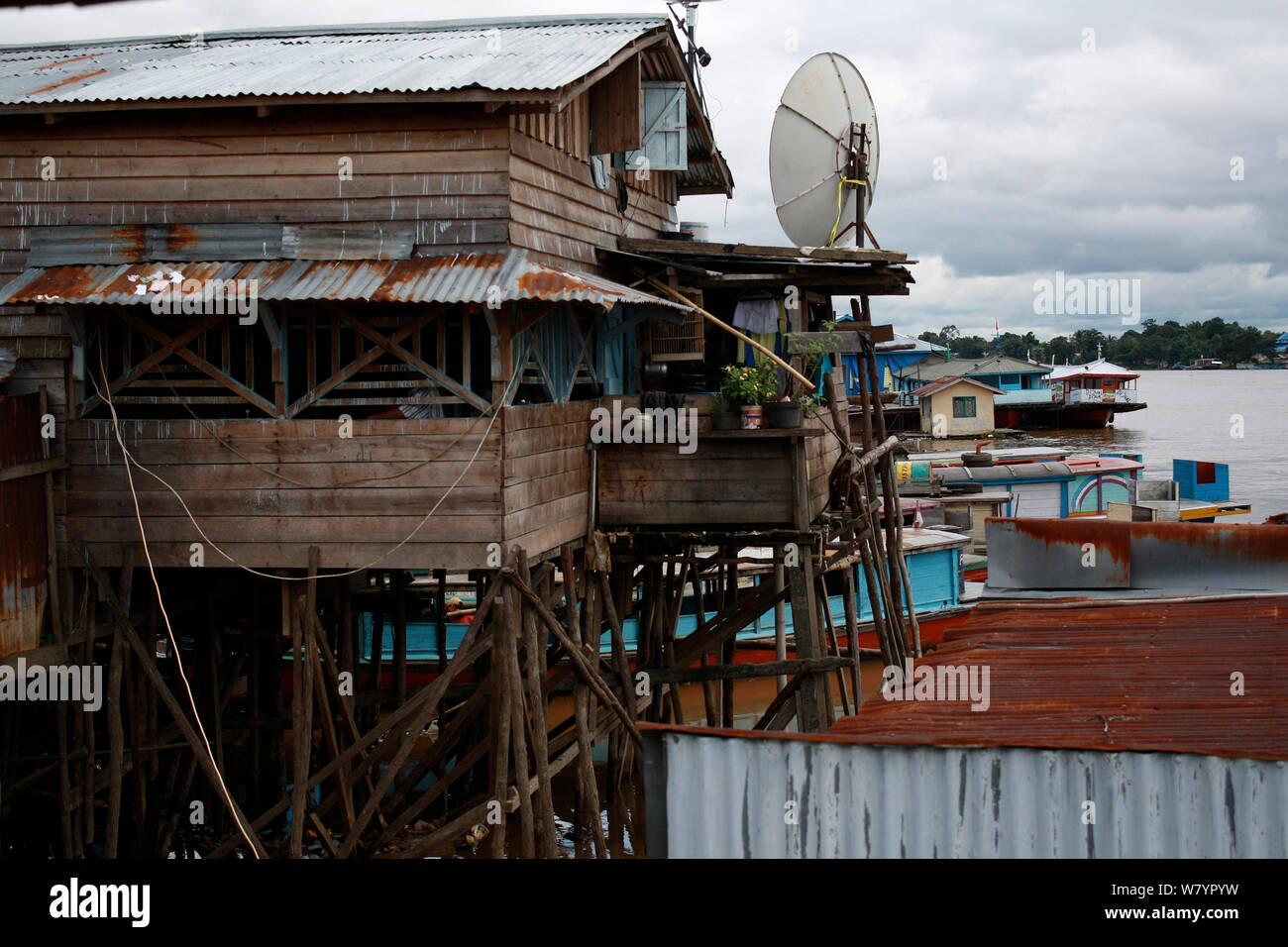 Indonesia Riverside Houses Residential riverside houses hi-res stock photography and images - Alamy