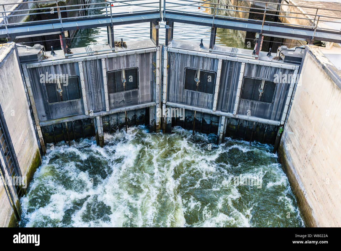 Sluice gate wooden hires stock photography and images Alamy