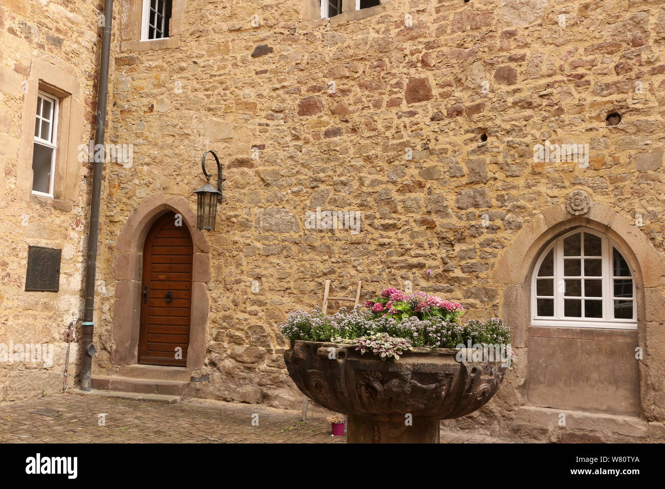 Im Schlosshof von Schloss Spangenberg in Nordhessen Stock Photo