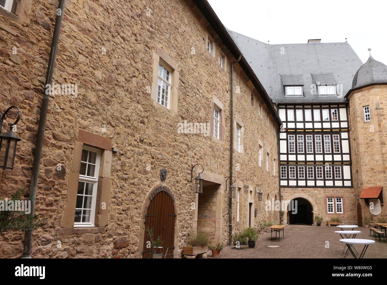 Im Schlosshof von Schloss Spangenberg in Nordhessen Stock Photo