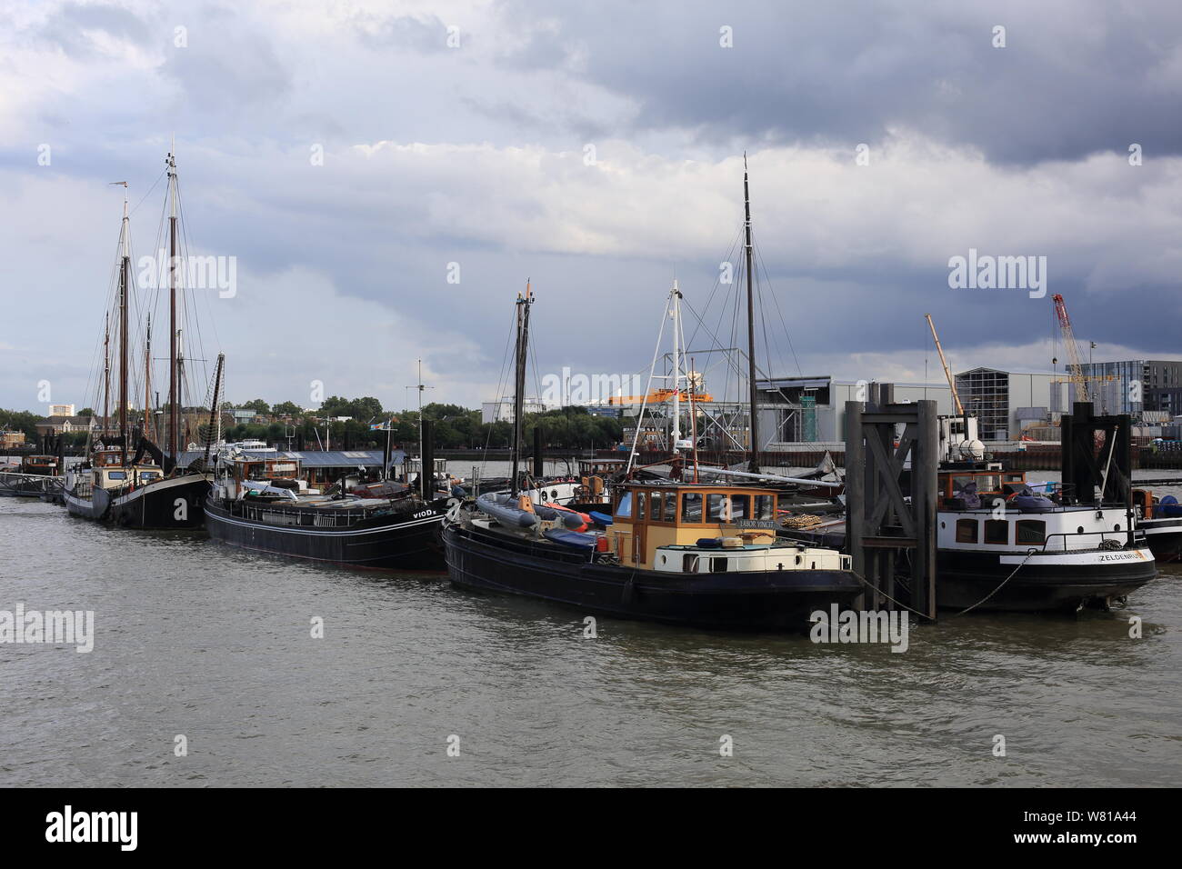 Thames wapping basin hi-res stock photography and images - Alamy