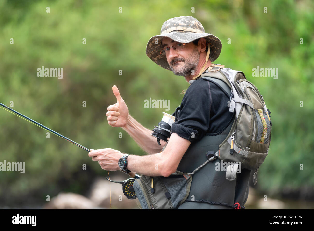 рыбалка с товарищем. рыбалка с товарищем сааховым новое. рыбалка в матвеевке новосибирск. поспининговать. поймал рыбу.