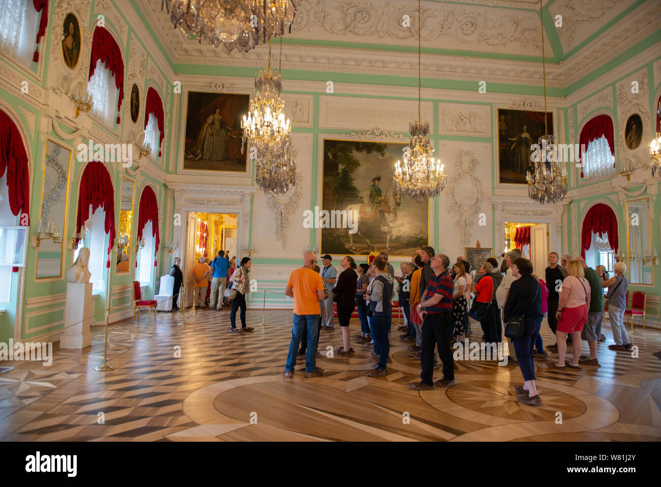 Grand Peterhof Palace Saint Petersburg Stock Photo Alamy