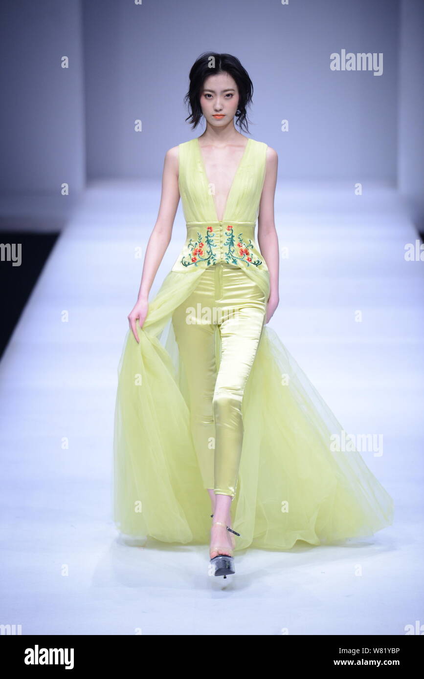 A model displays a new creation at the fashion show of Lian Yu by Chinese  designer Zhu Xinyou during the China Fashion Week Fall/Winter 2017 in  Beijin Stock Photo - Alamy