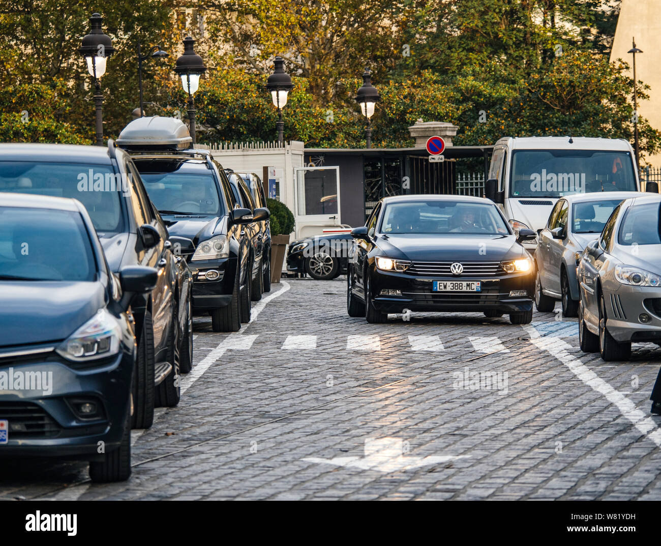 Paris, France - Oct 13, 2018: Cars parking in a row at Depose Minute short  time parking at the entrance of Gare de Est in Paris, France with black  Volkswagen passat car