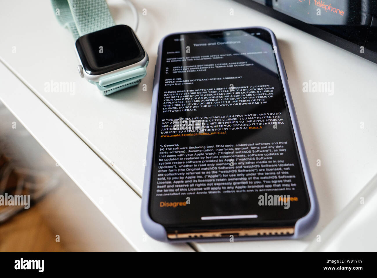 Apple terms and conditions hi-res stock photography and images - Alamy