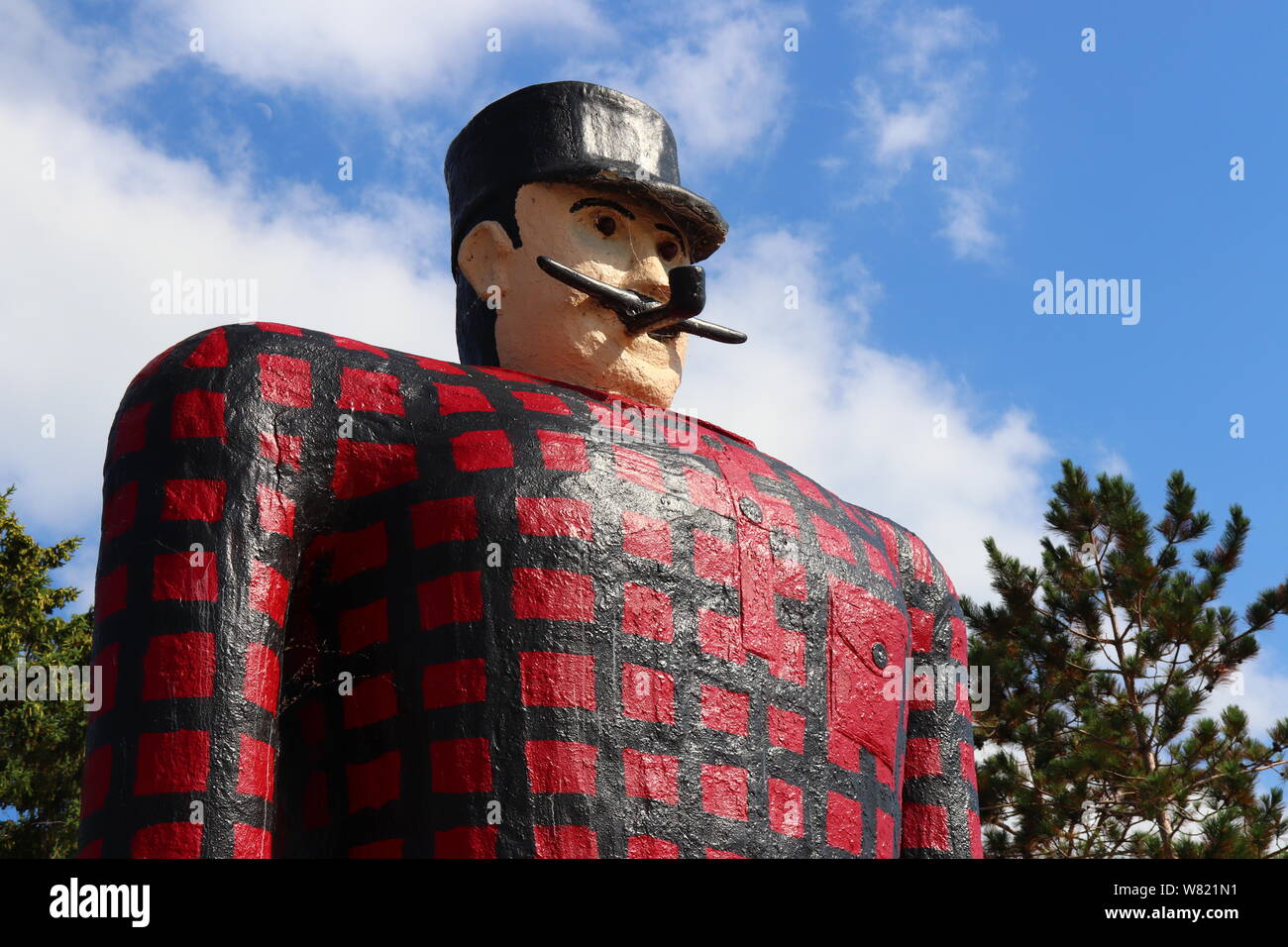 Paul Bunyan & Babe The Blue Ox Statues In Bemidji Minnesota Stock Photo