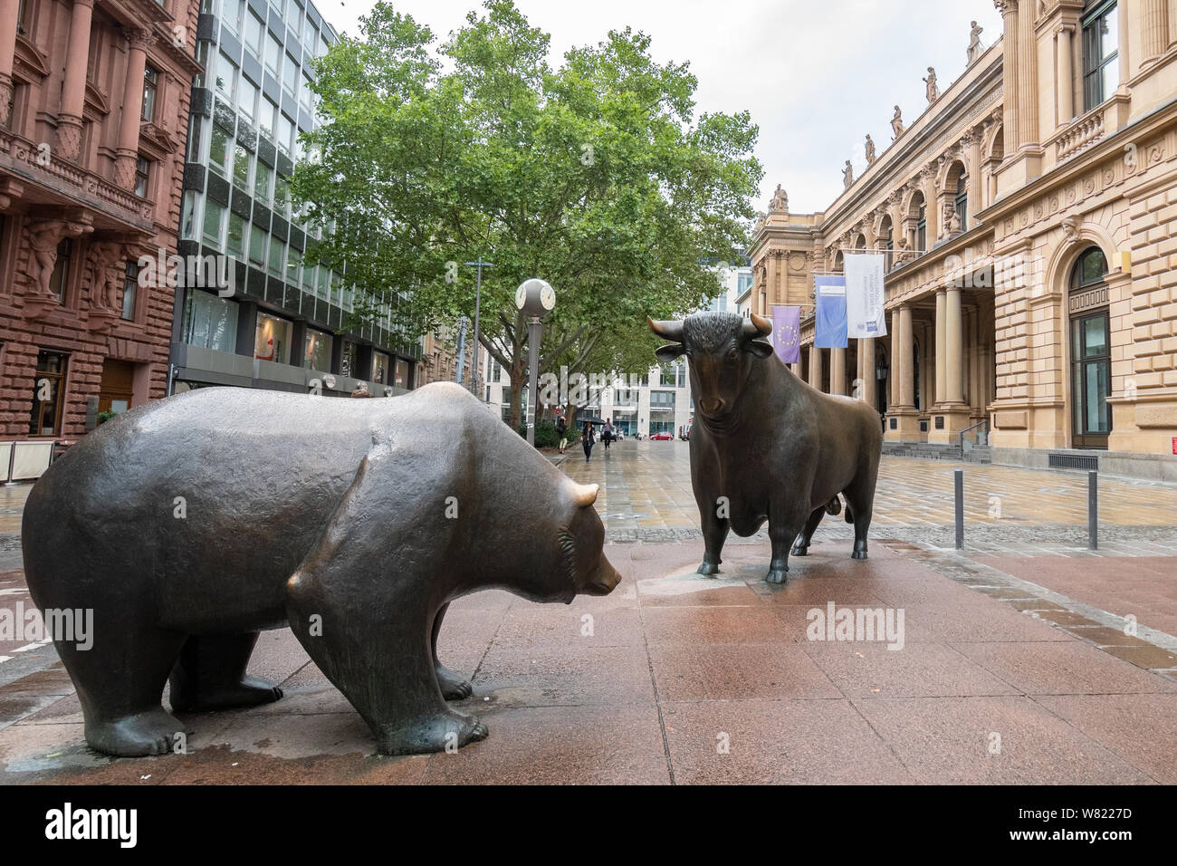 Bull and Bear statues outside Frankfurt Stock Exchange, Germany, Europe Stock Photo