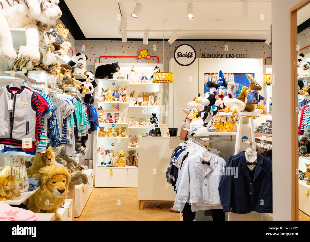 Steiff shop hi-res stock photography and images - Alamy