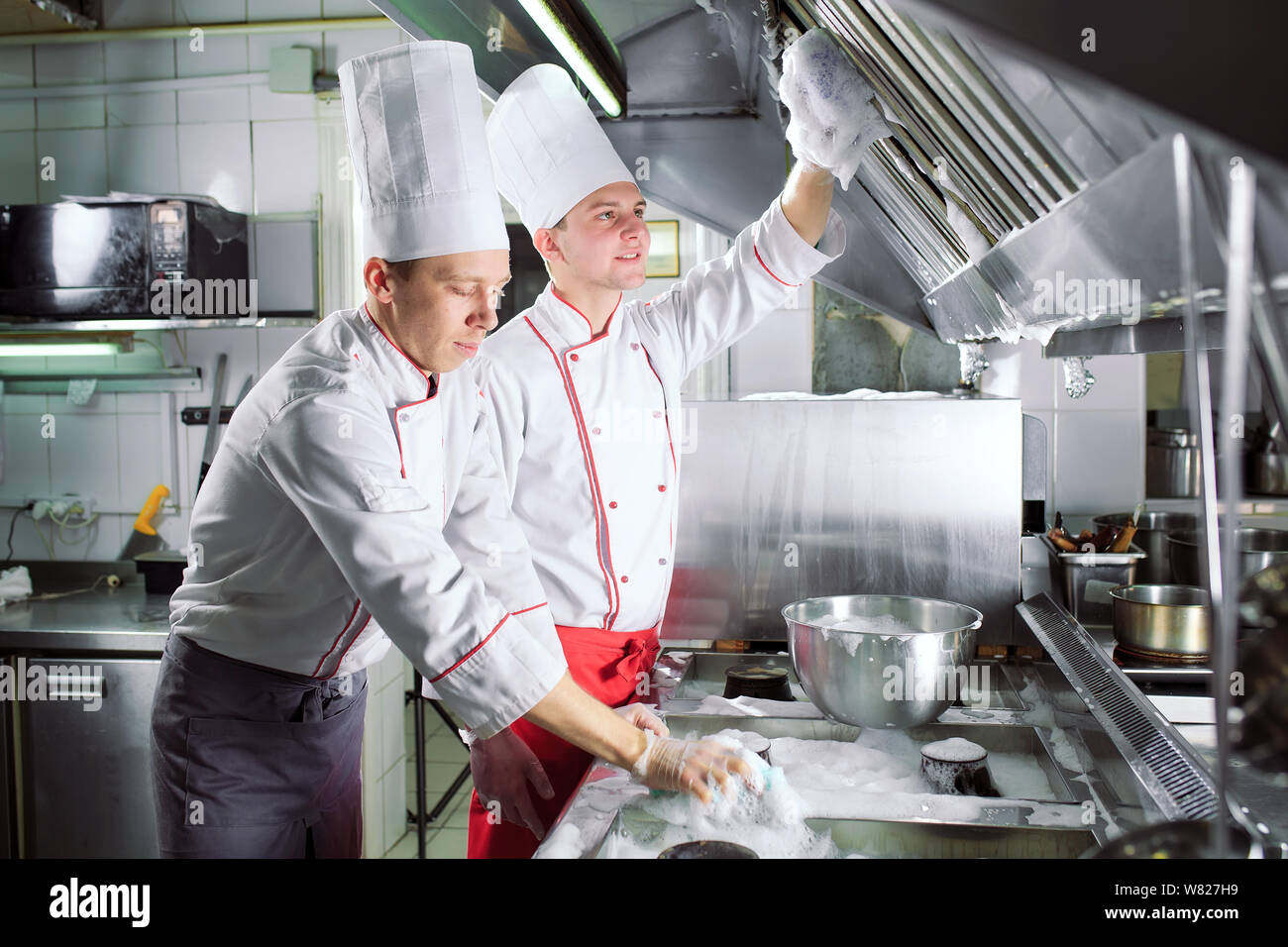 Dishwasher restaurant hires stock photography and images Alamy