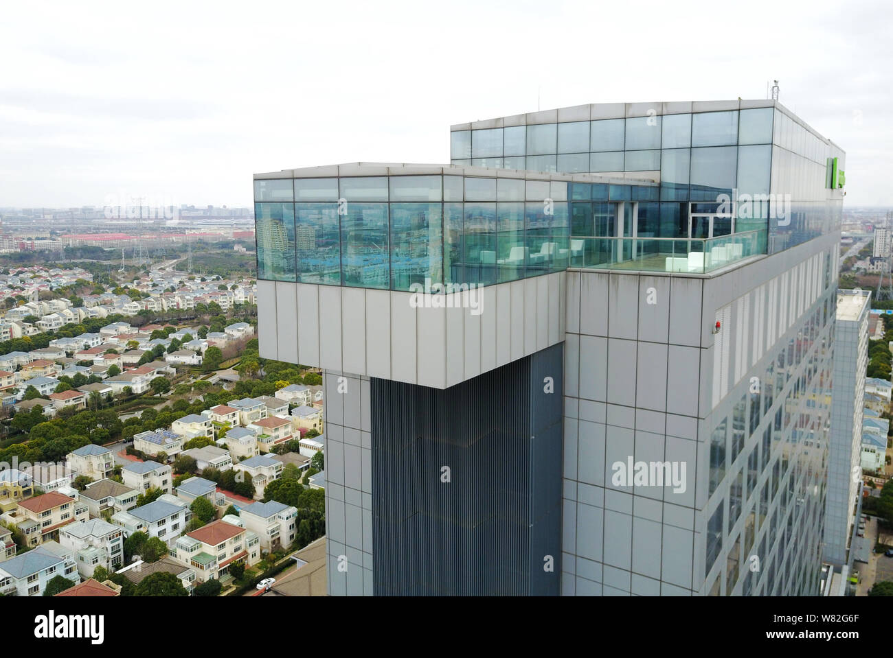 View Of A Swimming Pool With One End Suspended In The Air At A High Rise Hotel In Pudong Shanghai China 7 February 17 A Swimming Pool With One Stock Photo Alamy View Of A Swimming Pool With One End Suspended In The Air At A High Rise Hotel In Pudong Shanghai China 7 February 17 A Swimming Pool With One Stock Photo Alamy