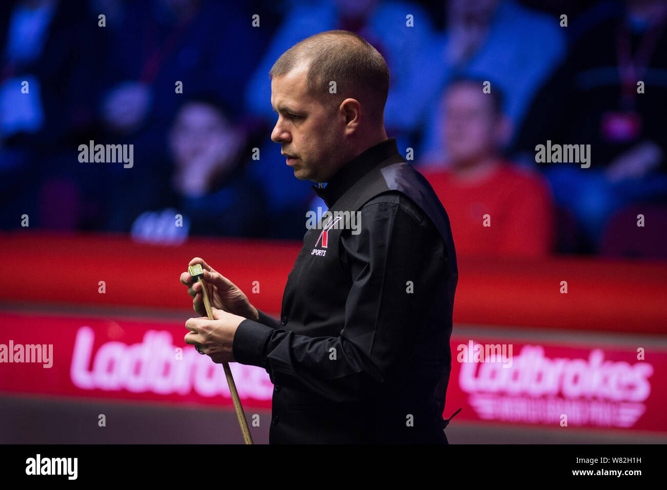 Ryan Day of Wales plays a shot in the first round match against Kyren  News Photo - Getty Images
