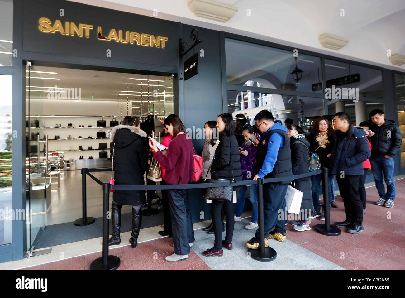 Discount saint laurent deals