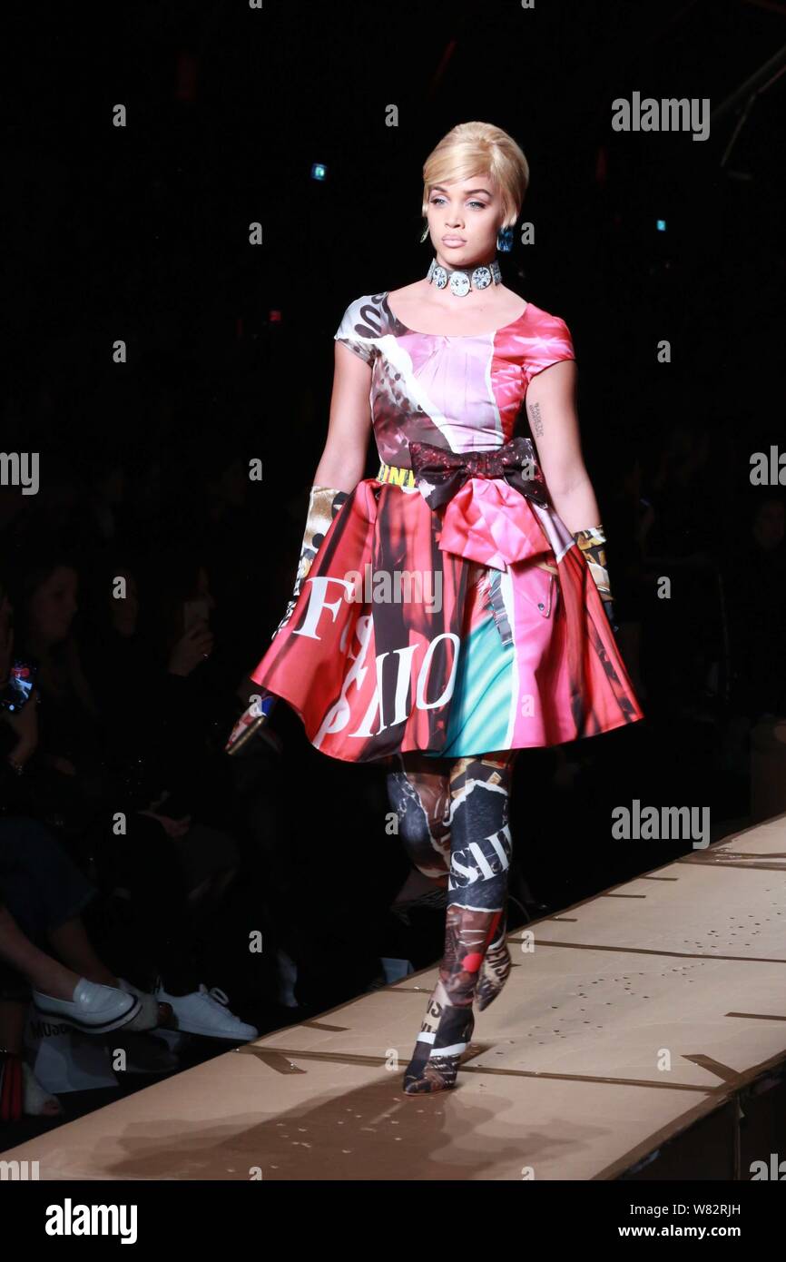 Maluma Archives on X: Maluma walking the runway at the Dolce & Gabbana  Fall Winter 2018/19 Men's Fashion Show  / X
