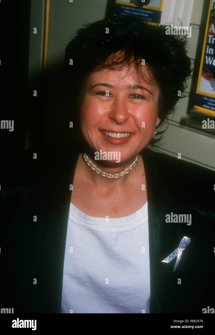Yeardley smith hi-res stock photography and images - Alamy, image size:894x1390
