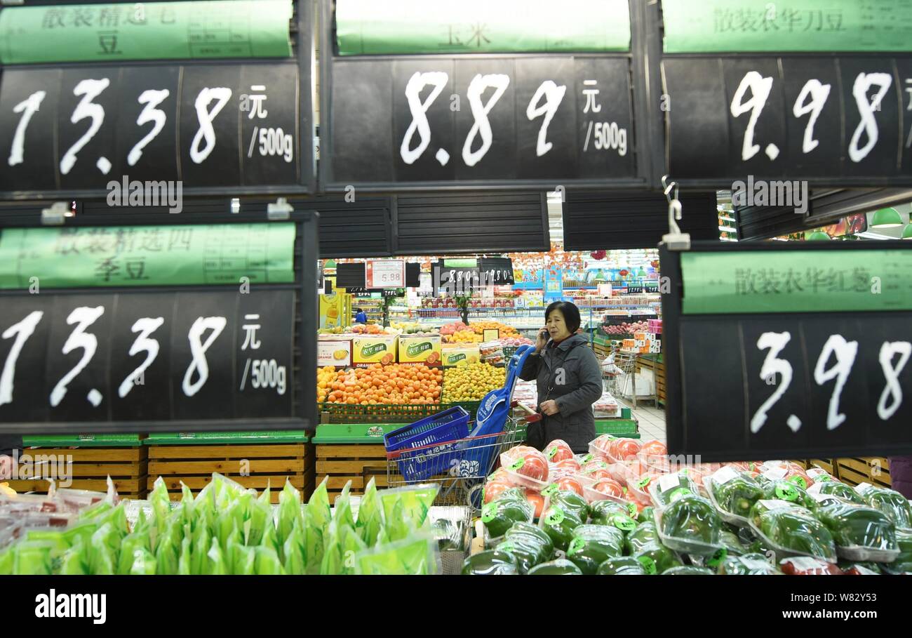 Consumer prices hi-res stock photography and images - Alamy