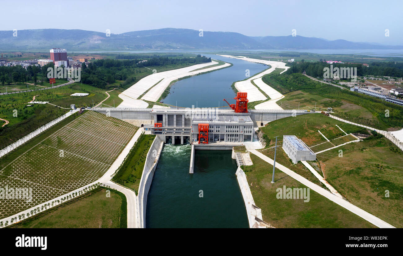 --FILE--A view of a water channel and a pumping station in the middle route of the South-to-North Water Diversion Project in Taocha village, Jiuchong Stock Photo