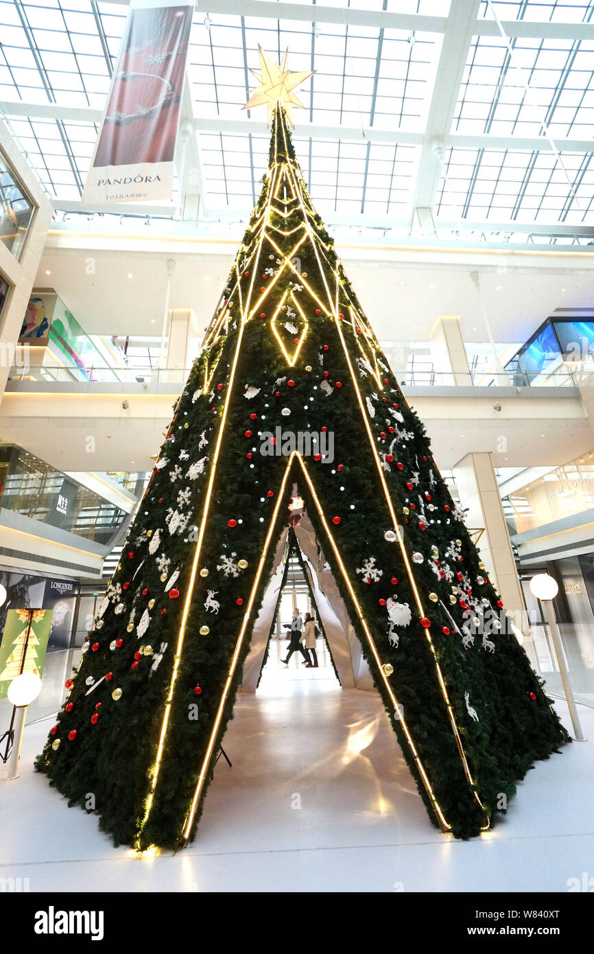 A giant Christmas tree is displayed at a shopping mall in Tianjin, China,  24 November 2016 Stock Photo - Alamy