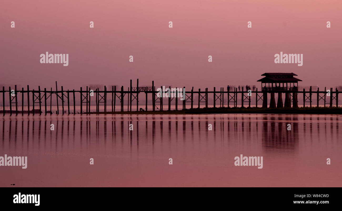 U bein bridge myanmar hi-res stock photography and images - Alamy