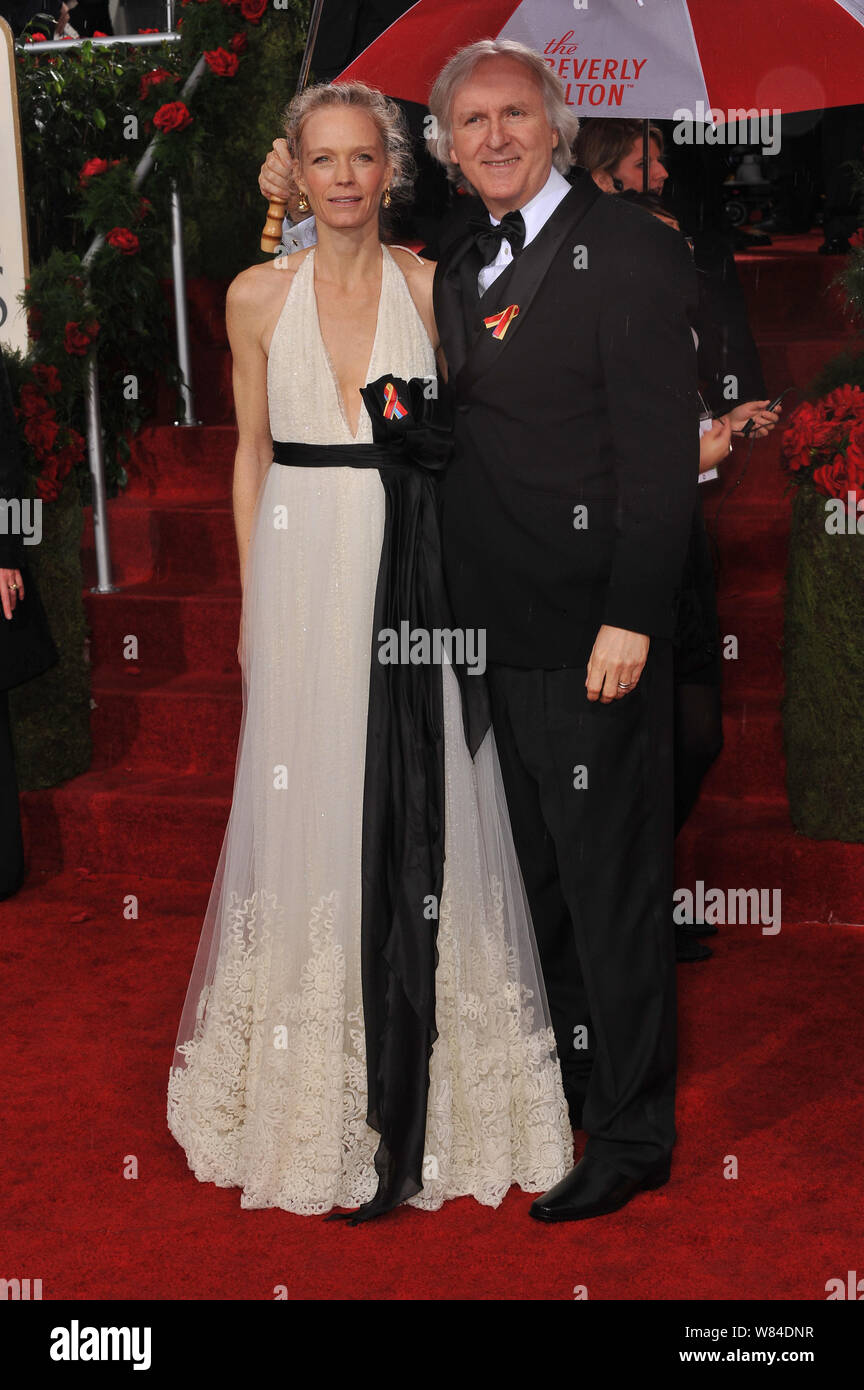 LOS ANGELES, CA. January 17, 2010: James Cameron & wife Suzy Amis at the 67th Golden Globe Awards at the Beverly Hilton Hotel. © 2010 Paul Smith / Featureflash Stock Photo