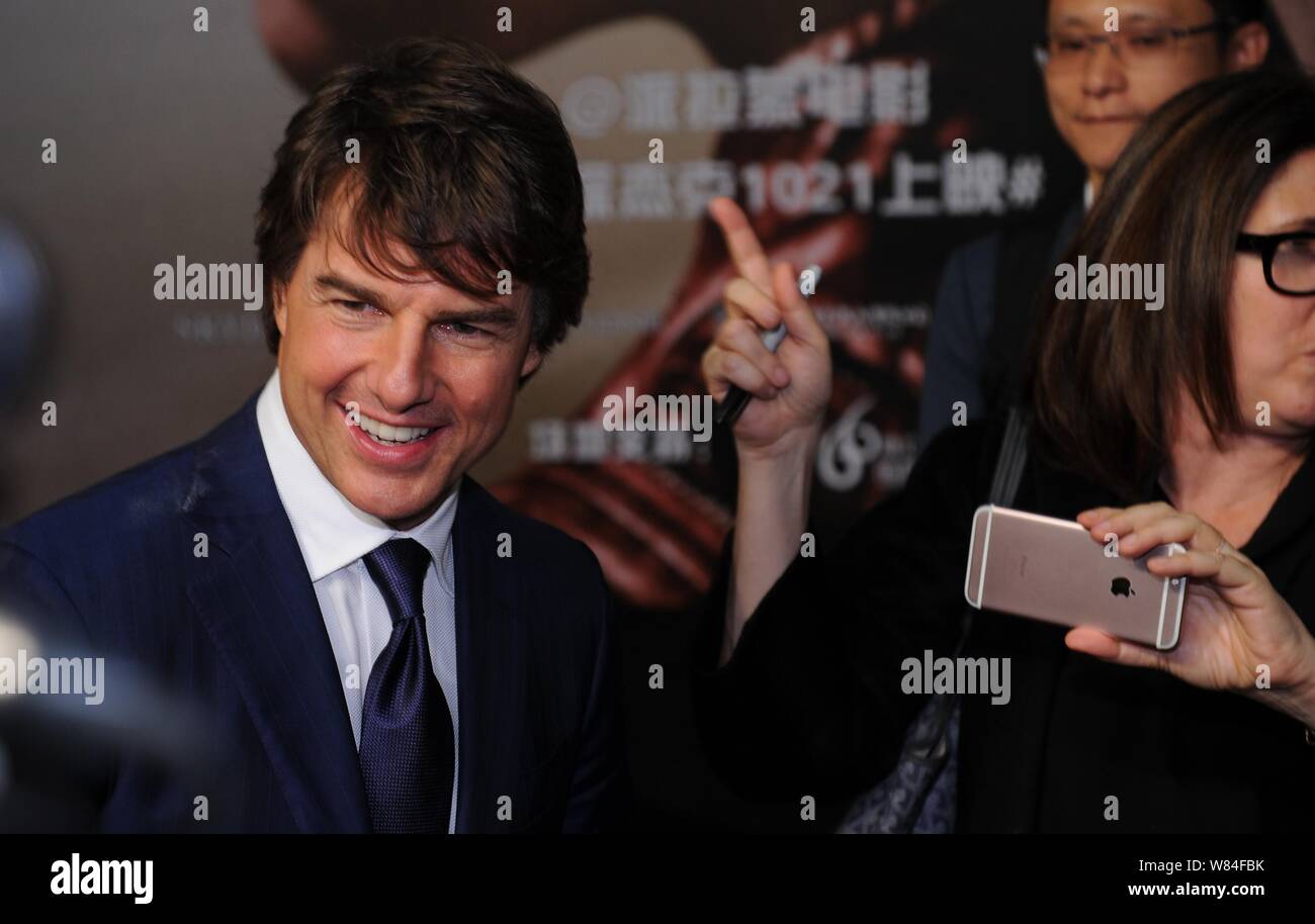 American actor Tom Cruise is interviewed at a premiere event for his new  movie "Jack Reacher: Never Go Back" in Shanghai, China, 12 October 2016  Stock Photo - Alamy