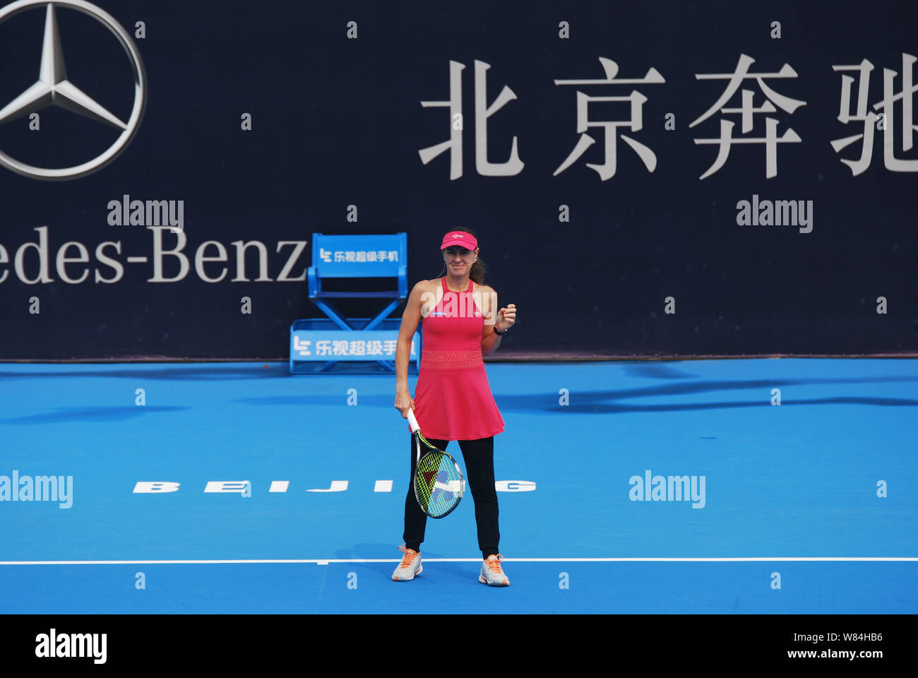 Estrela Tênis Suíça Martina Hingis Participa Evento Treinamento Durante  Torneio — Fotografia de Stock Editorial © ChinaImages #237243100