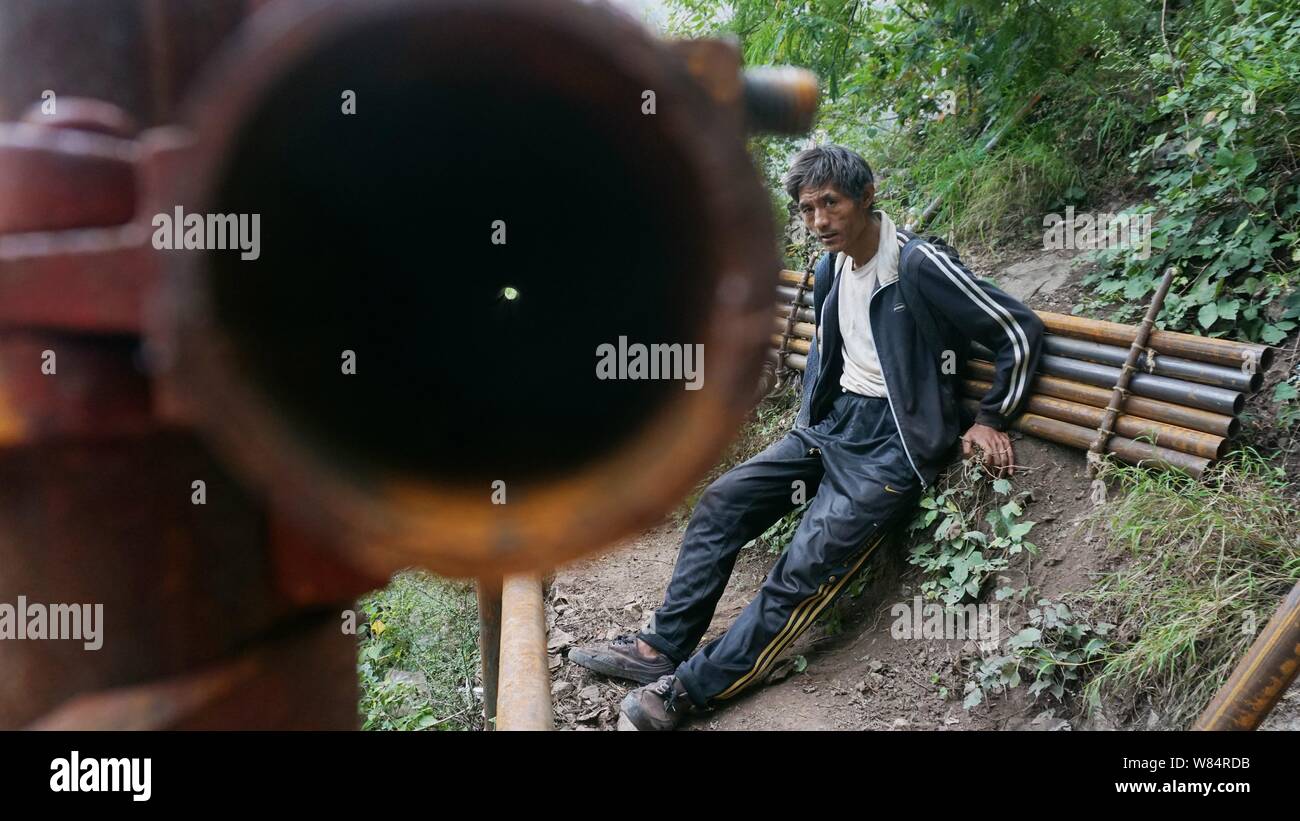 中国大型硯「立体彫赤壁夜遊図」横約 63cm×高さ約31cm重さ約17kg