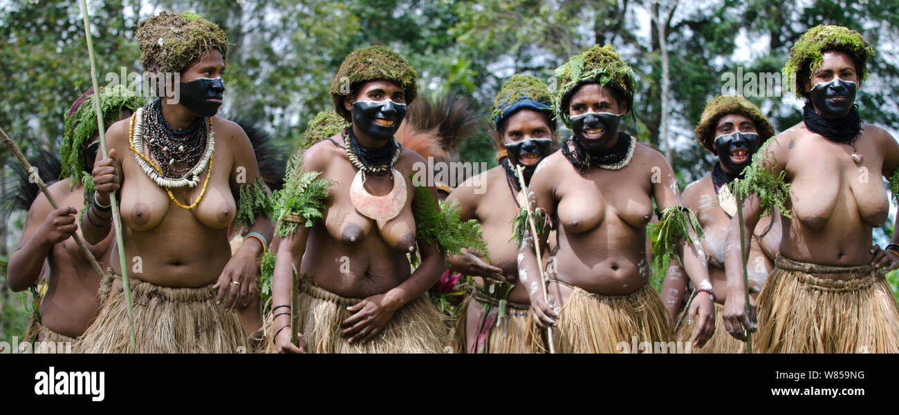 Highland women with black facepaint at Paiya Show or Sing-sing, Western Highlands, Papua New Guinea. August 2011 Stock Photo