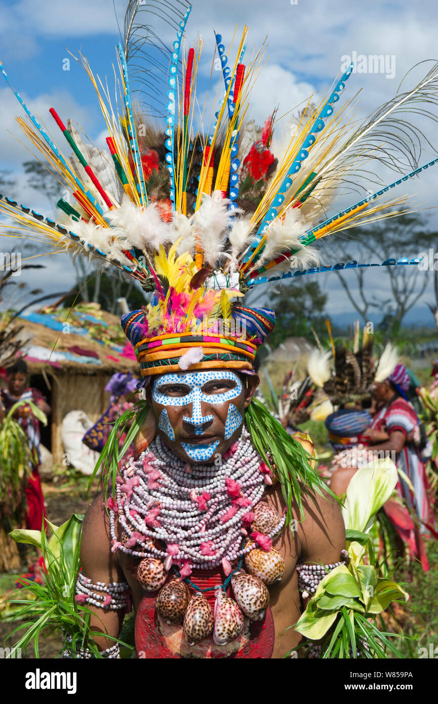 Member of Egawag Cultural group from Tambul District in Western Highlands, at Mount Hagen Show - Sing-sing, Papua New Guinea. August 2011 Stock Photo