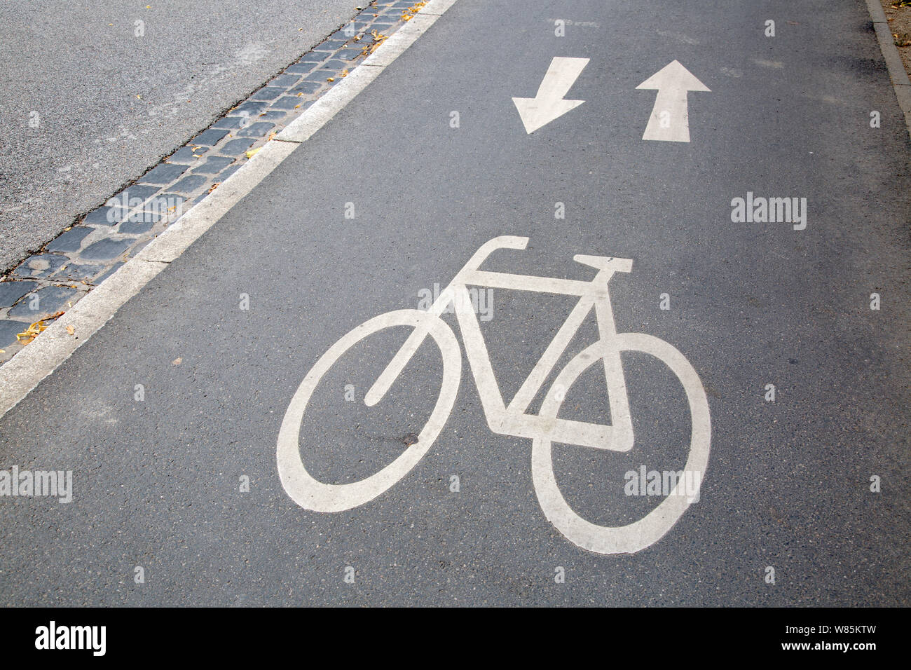 Cycle Lane in Frankfurt; Germany Stock Photo - Alamy