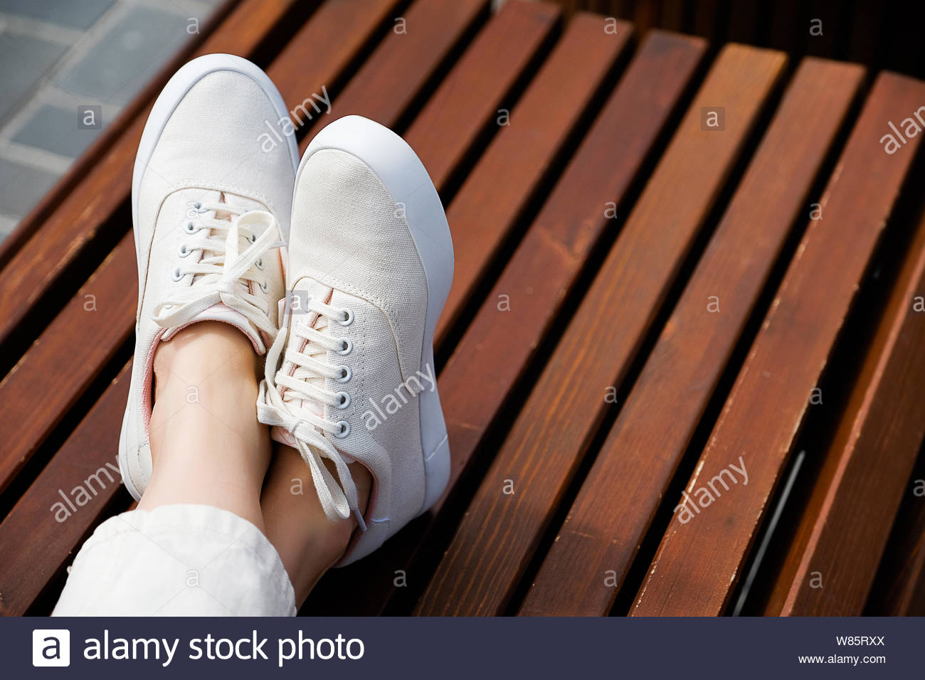 bench shoes for female
