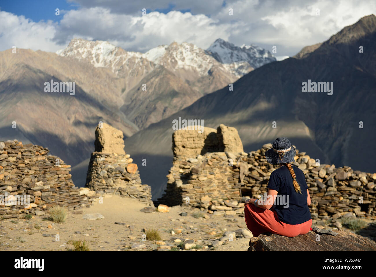 View on the Wakhan Valley in the Pamir mountain, The ruins of the Yamchun Fort and the white Hindu Kush range in Afghanistan, Tajikistan, Central Asia Stock Photo