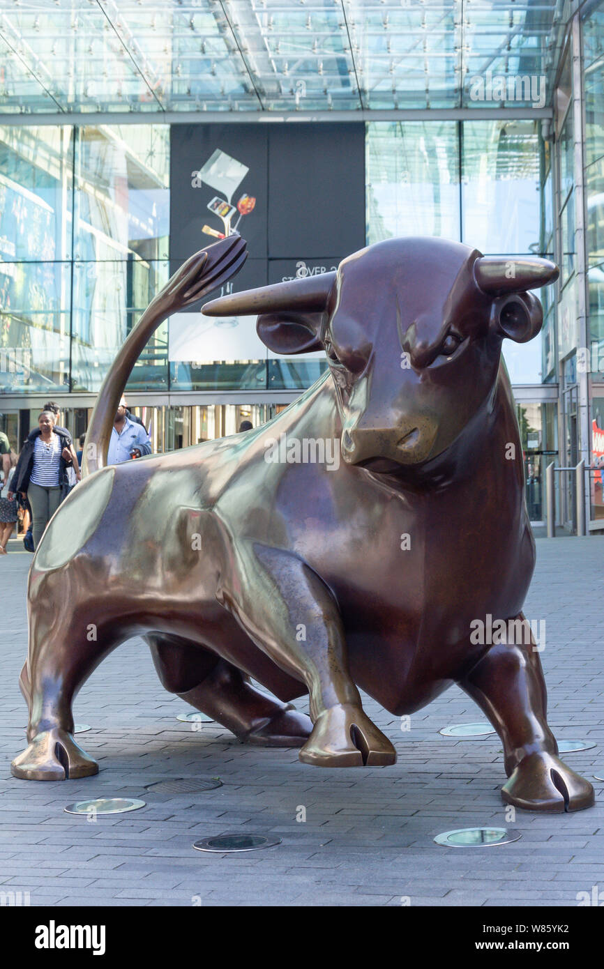 Bronze Bull Sculpture, Bullring Shopping and Leisure Complex, Birmingham, West Midlands, England, United Kingdom Stock Photo