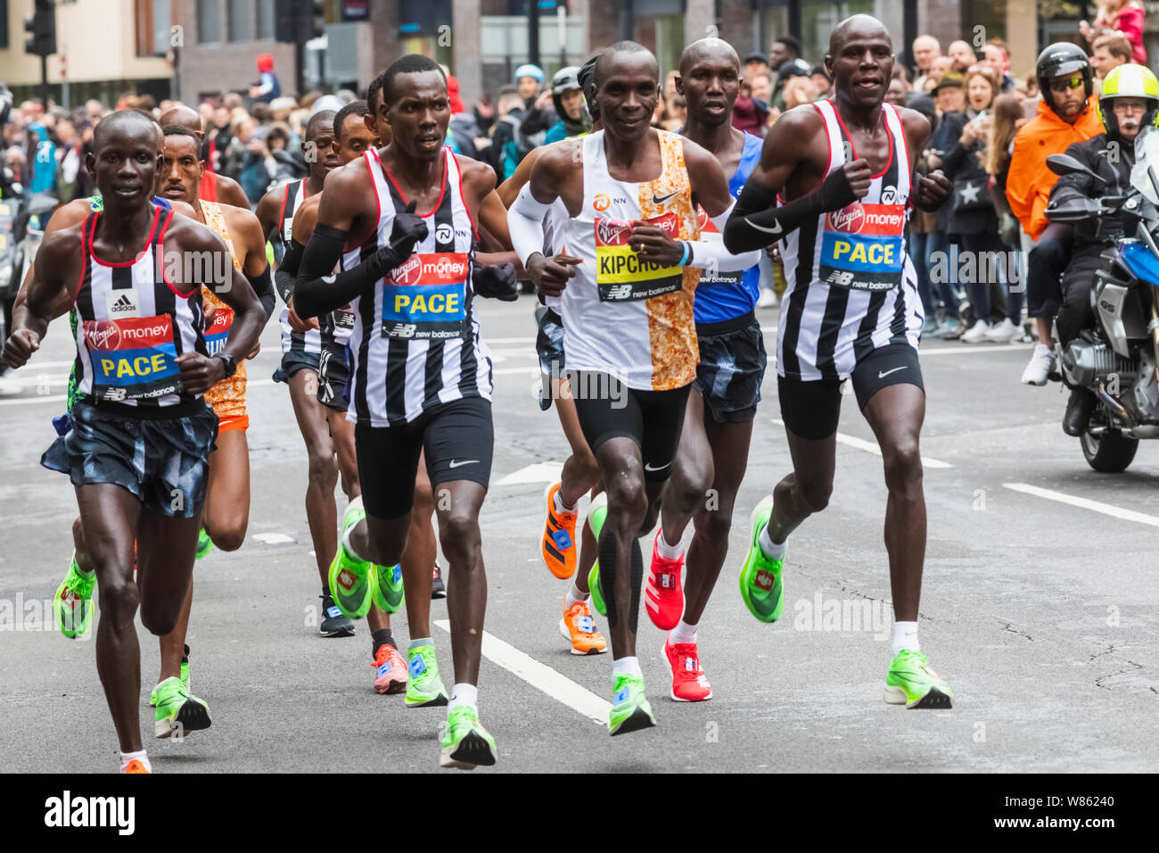 England, London, London Marathon 2019 Group of male runners including  Kenyan Eliud Kipchoge Winner of The London Marathon 2019 Stock Photo - Alamy