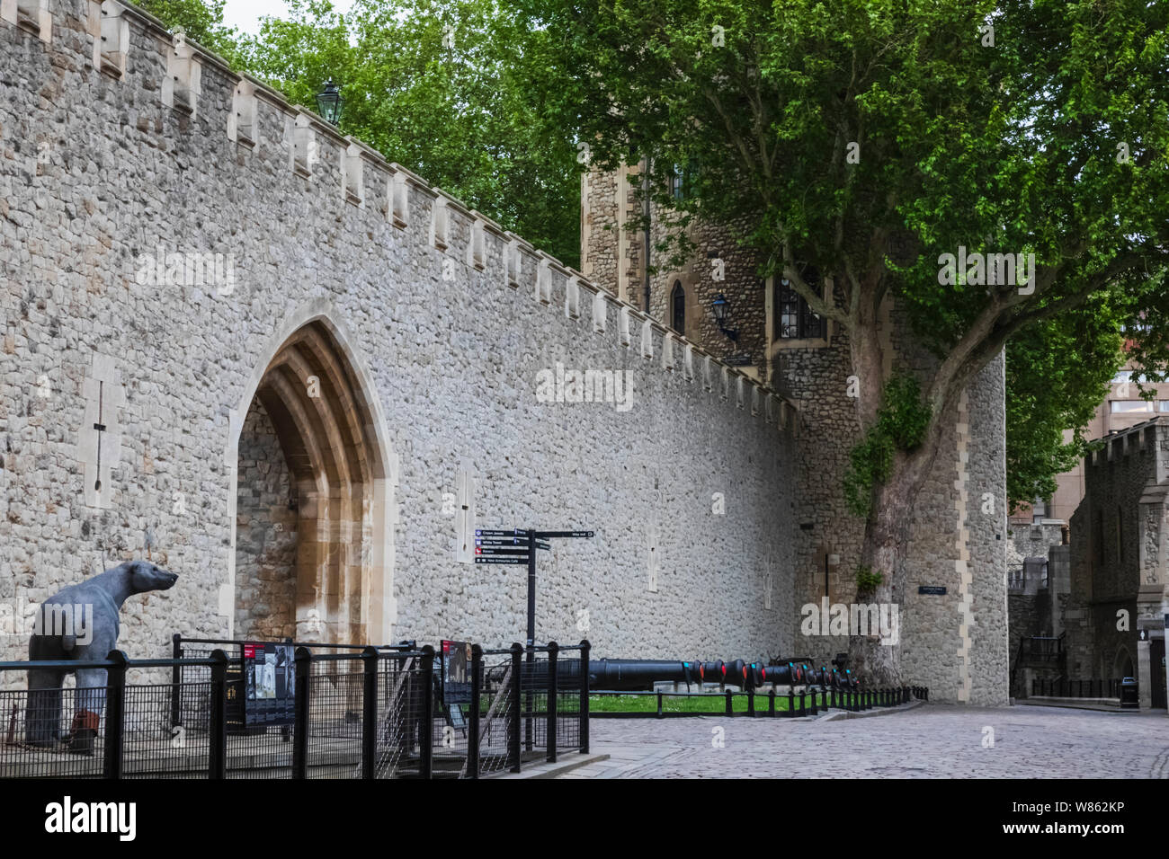 England, London, Tower of London, Castle Walls and The Landthorn Tower Stock Photo