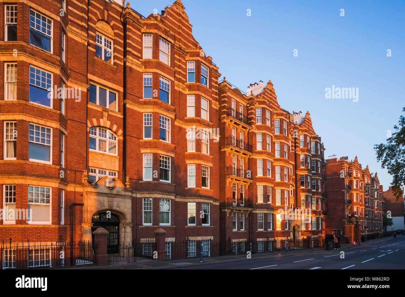 Lower road hires stock photography and images Alamy